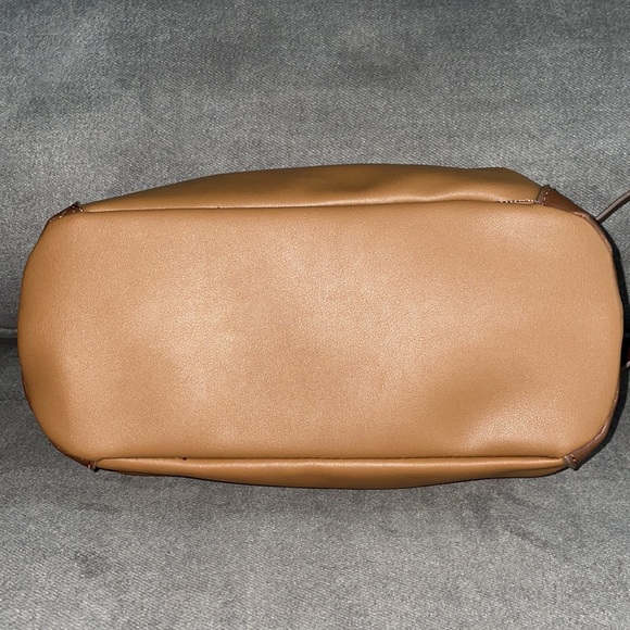 NWT.  Bella Russo Bathroom Travel Bag. - Picture 5 of 6